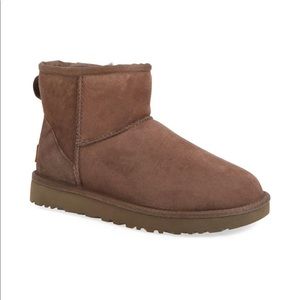 UGG Classic Mini II Genuine Shearling Lined Boots chocolate brown..excellent!!